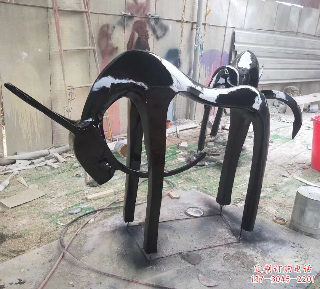邯郸玻璃钢制作的鹿雕塑——装点你的庭院