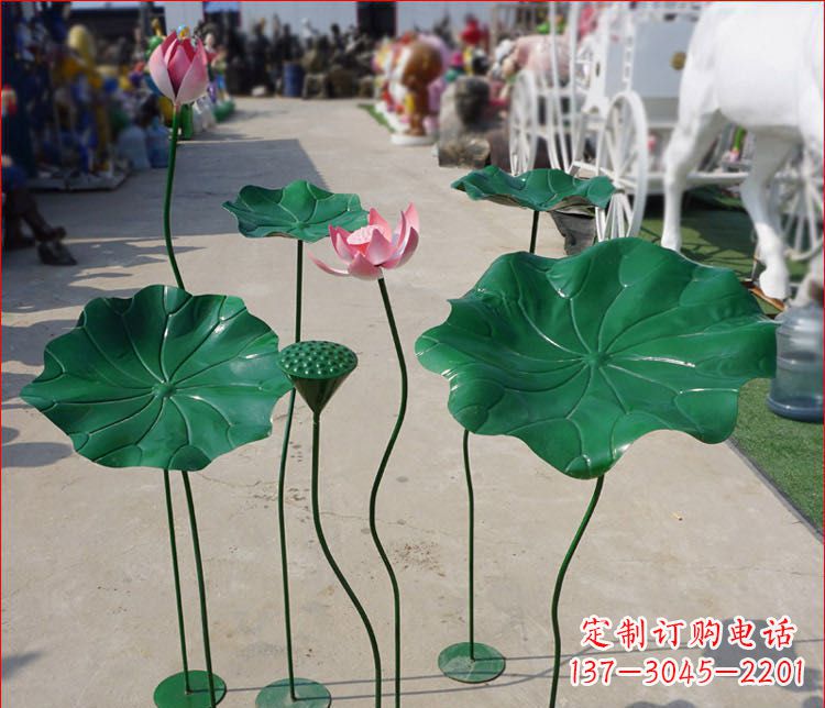 邯郸不锈钢荷花雕塑色彩斑斓美不胜收
