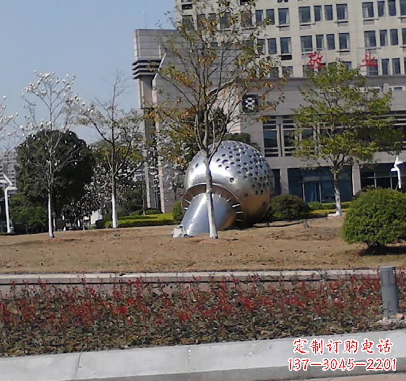 邯郸不锈钢话筒雕塑简约而又具有现代感