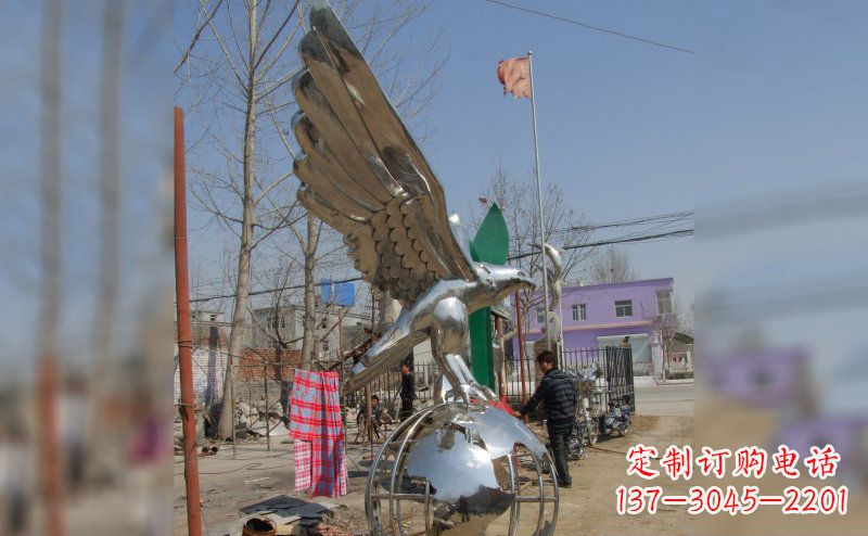 邯郸不锈钢老鹰雕塑象征力量与美丽