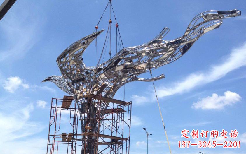 邯郸不锈钢镂空鸽子雕塑美丽的象征