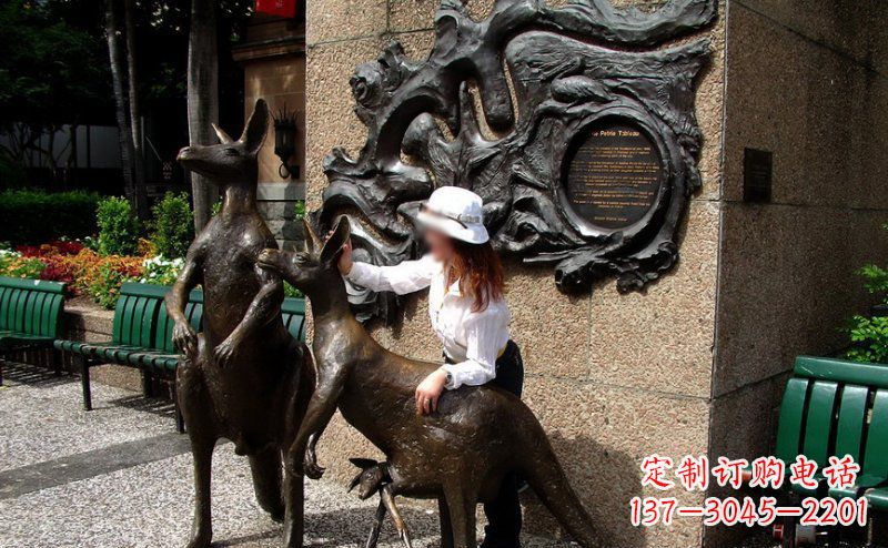 邯郸袋鼠雕塑——装点步行街的美丽风景