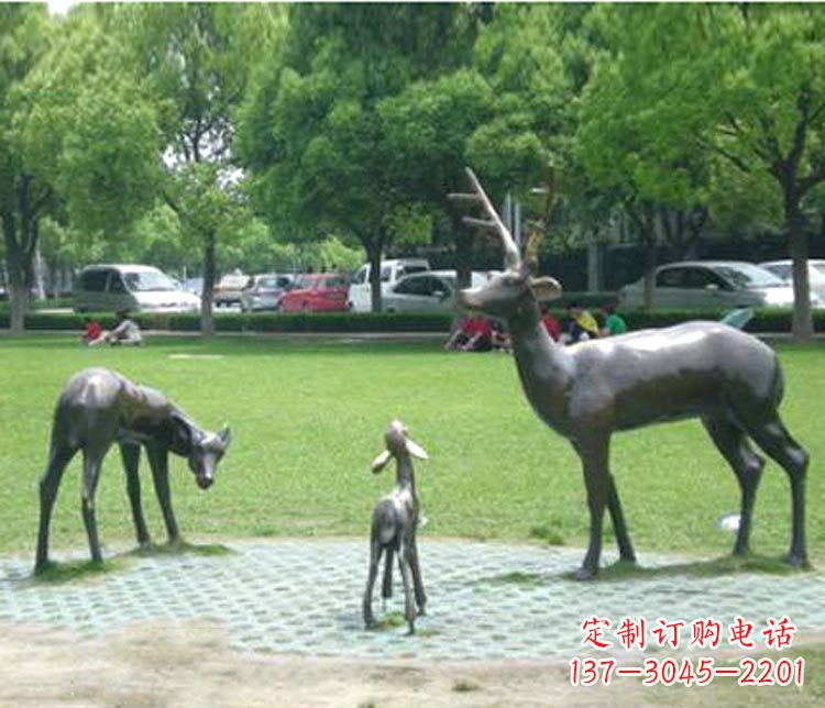 邯郸梦幻般的雕塑——梅花鹿一家三口铜雕