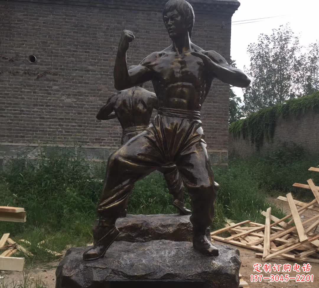 邯郸令人叹为观止的李小龙铜雕