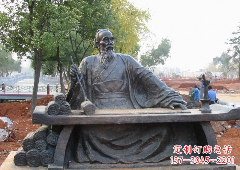 邯郸用传统工艺精心雕刻的张仲景铜雕
