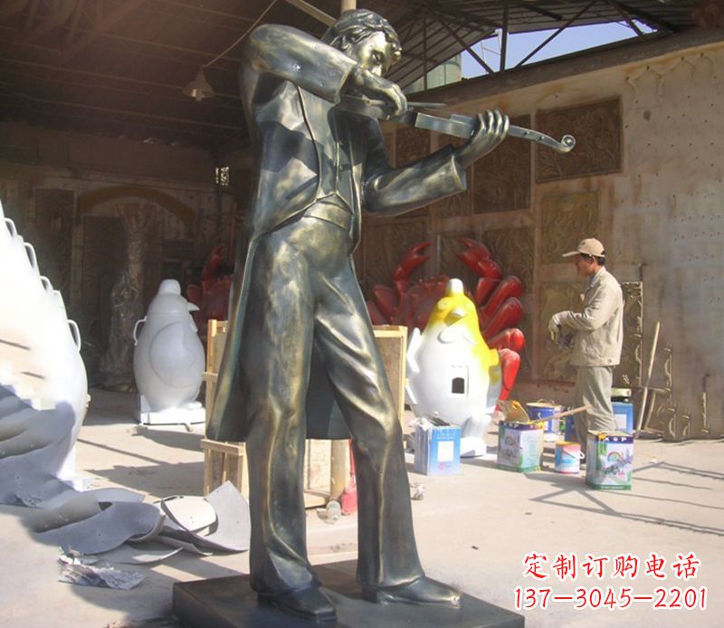 邯郸男人演奏小提琴人物景观铜雕