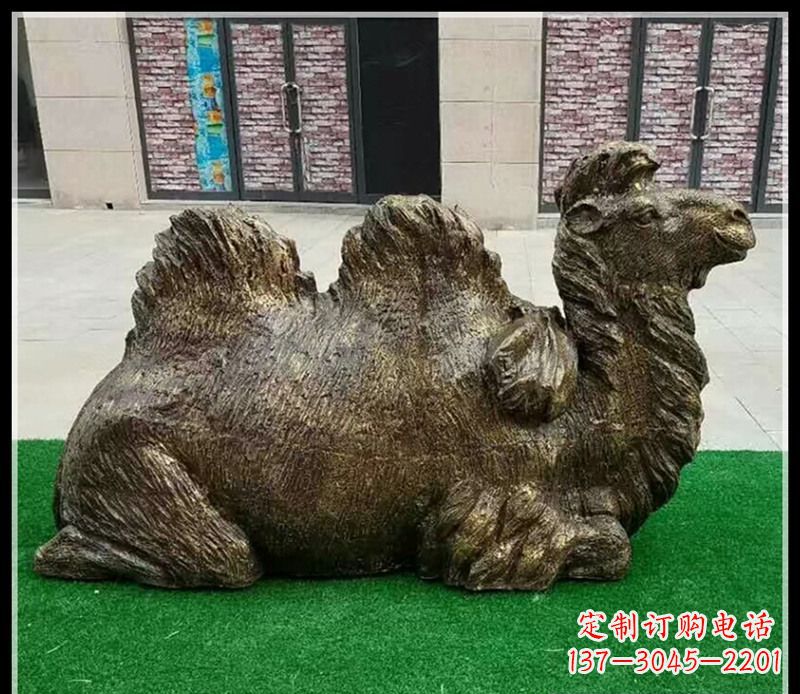 邯郸卧在草地的骆驼铜雕