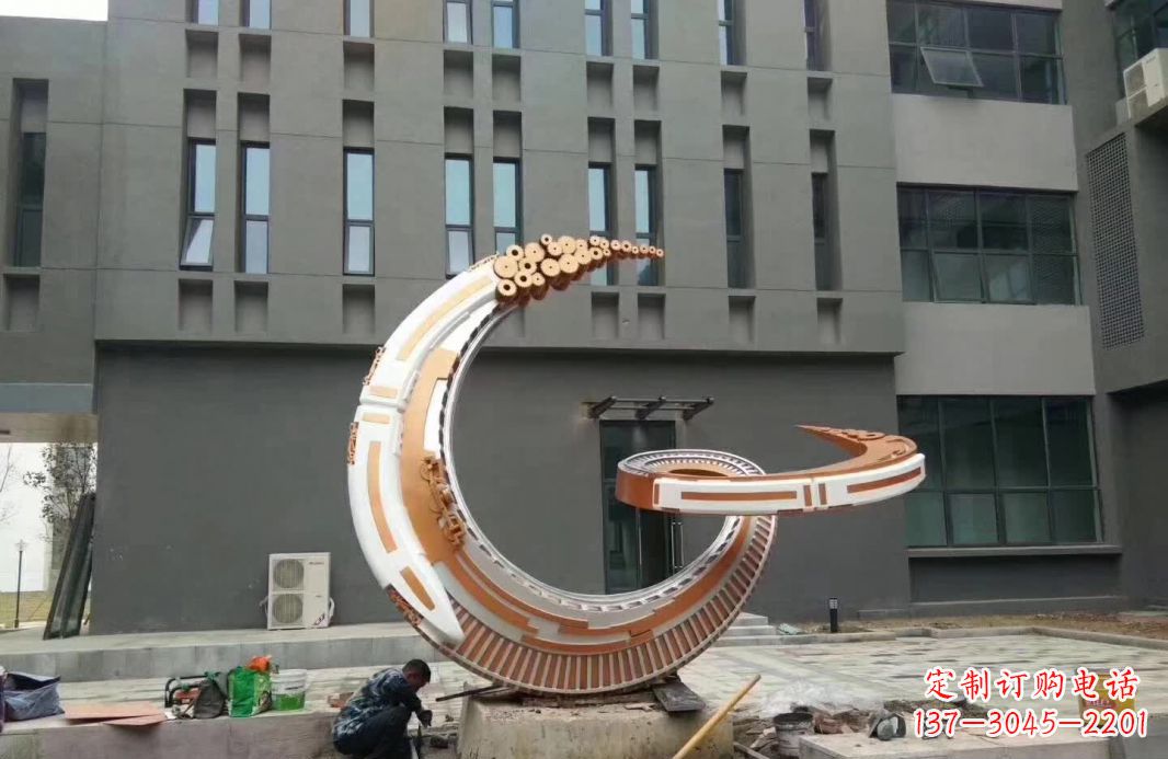 邯郸小区抽象不锈钢月亮雕塑