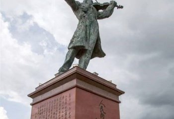 邯郸音乐家聂耳拉小提琴景观名人雕塑
